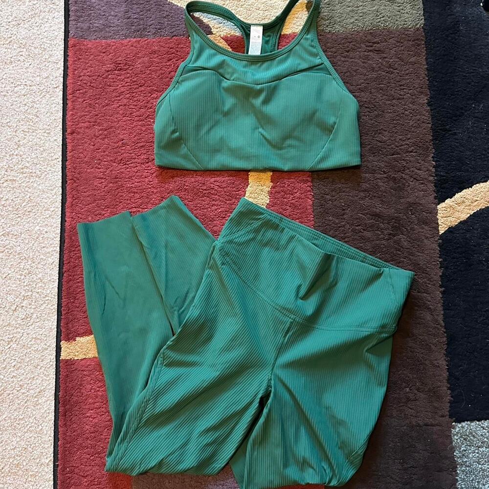 green ribbed Lululemon matching set tank and leggings size 6 and 8
